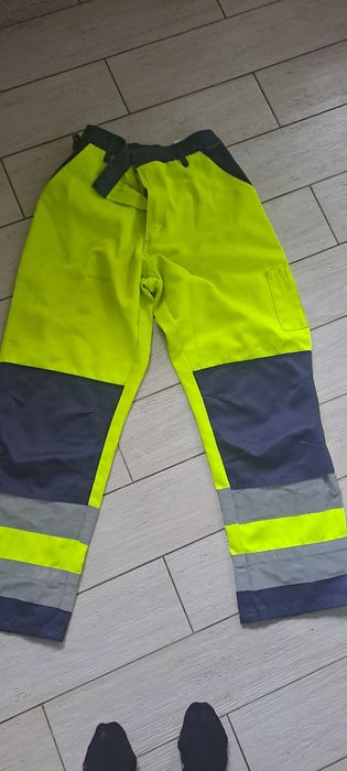 Робочі сигнальні куртка штани футболки жилети черевики