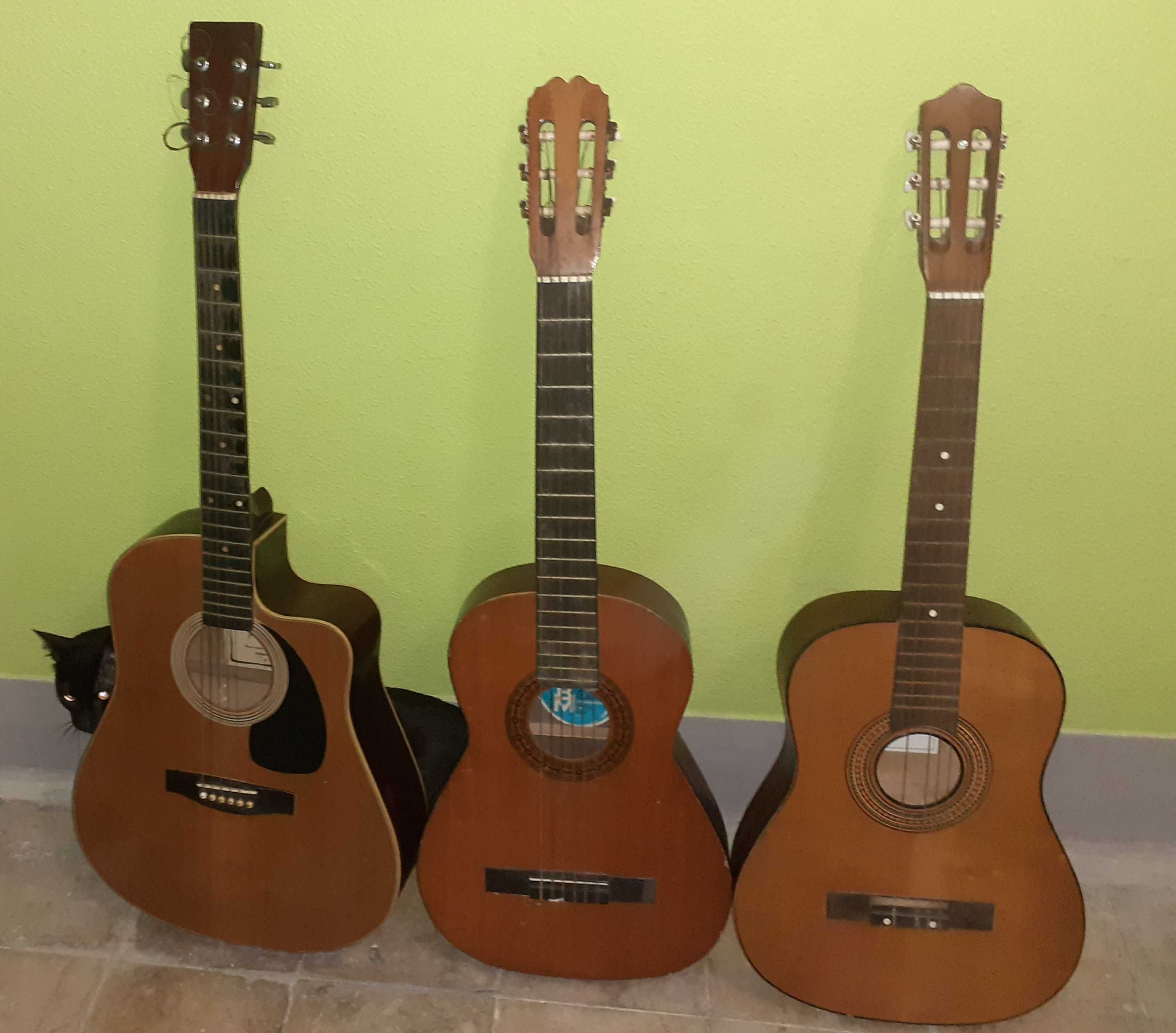 III Guitarras 1x Acoustical 2 x Cassical
