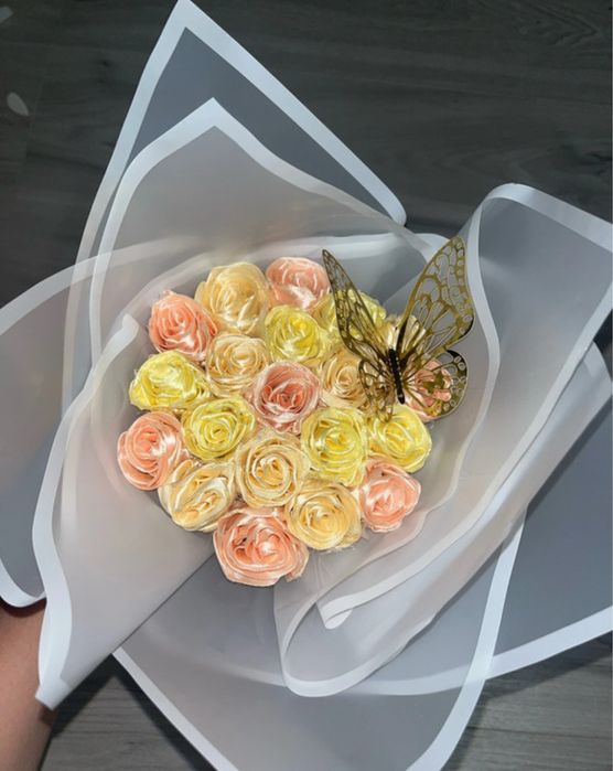 Bukiet kwiatow ze wstazki