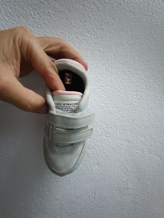 Tenis Levis menina