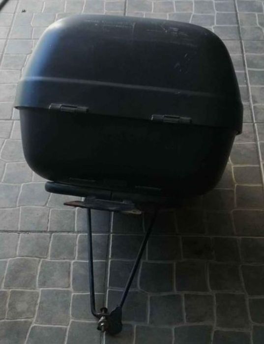 Vendo baú para mota