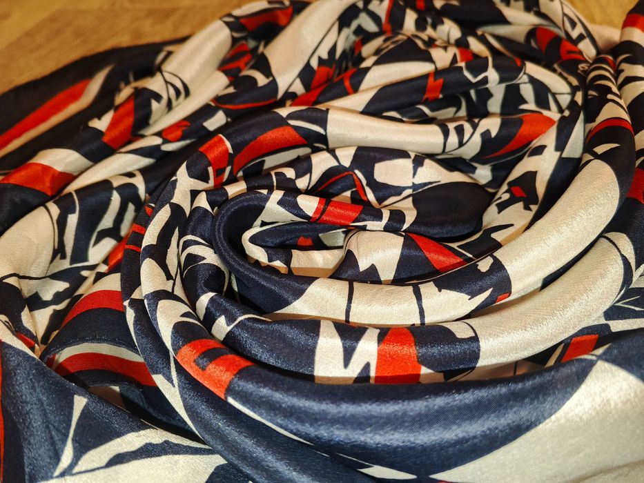 Шелковый платок 87/87 см итальянского бренда Loredano