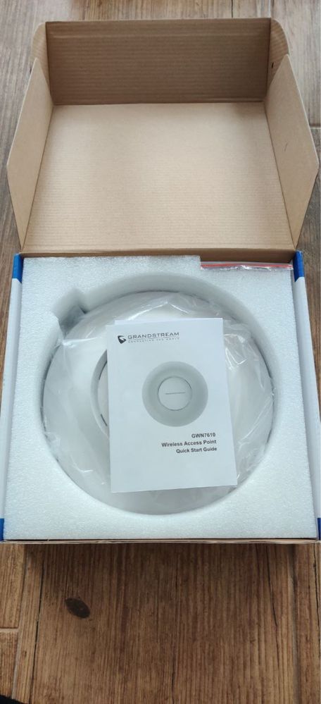 Маршрутизатор Grandstream GWN7000 та точка доступу Grandstream GWN7610