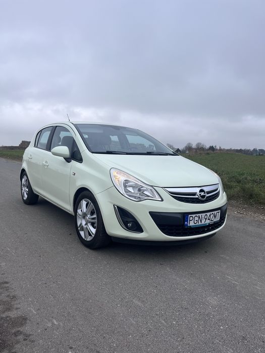 Opel corsa 1.4 lift 2011 bardzo dobrze wyposażona!!