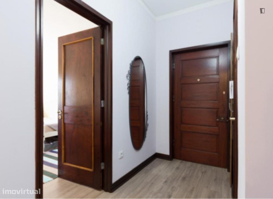 Quarto - localizado em Paranhos Porto