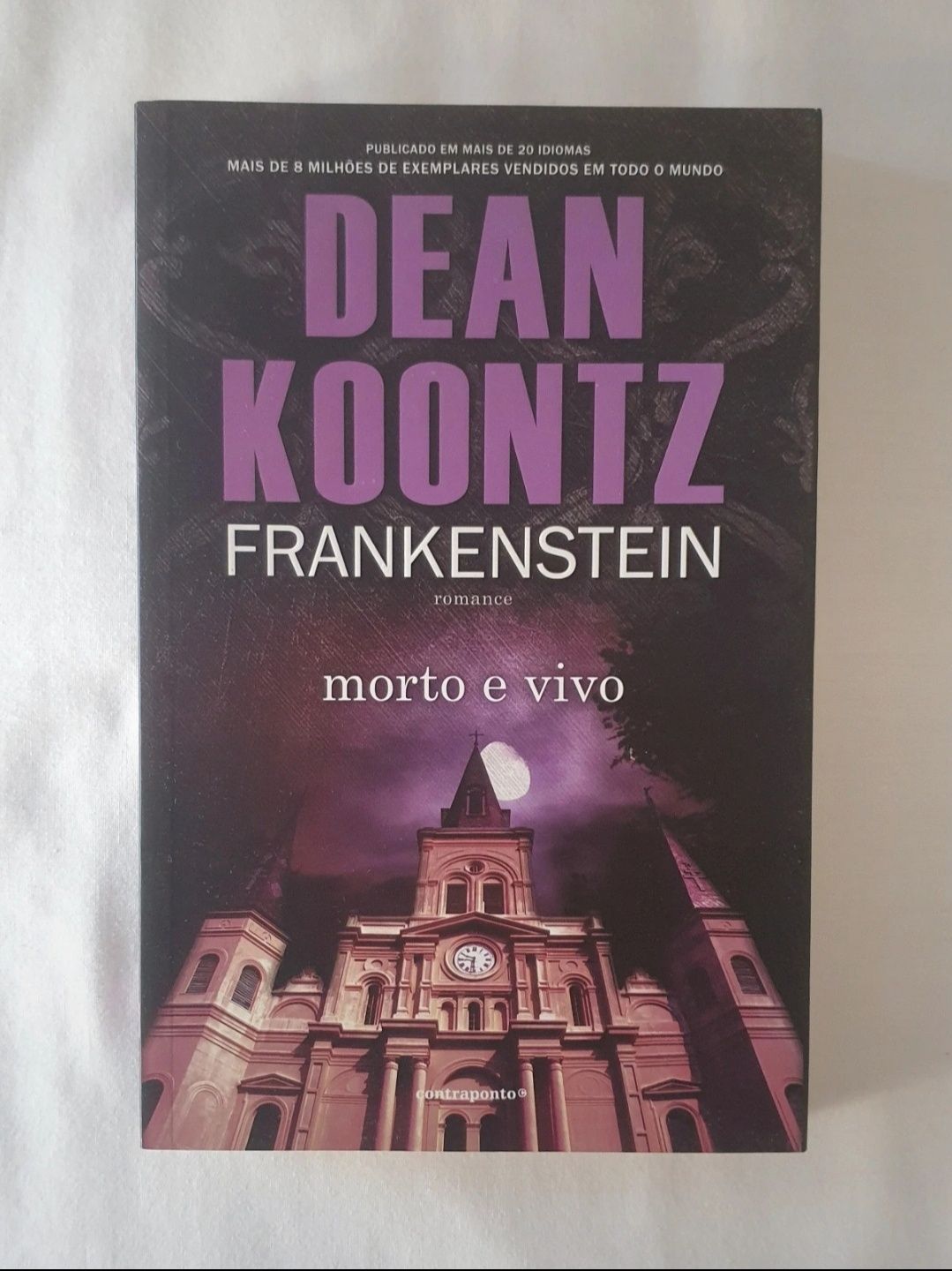 Livro "Frankenstein"