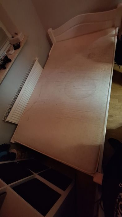 Łózko używane drewniane białe o wymiarach materaca 110x200