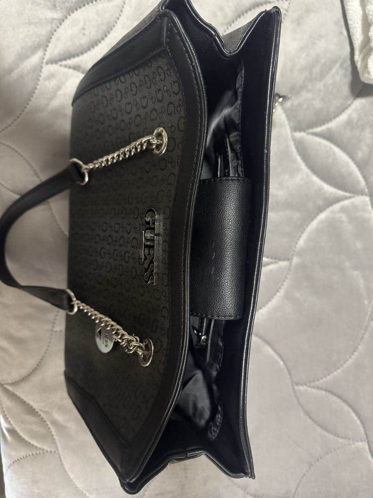 Mala Guess em bom estado