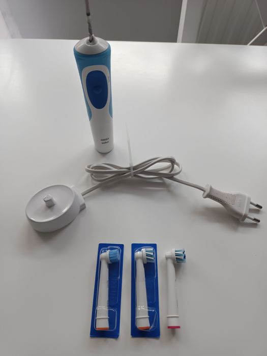 Szczoteczka Oral-B Braun + 3 szt nowych końcówek