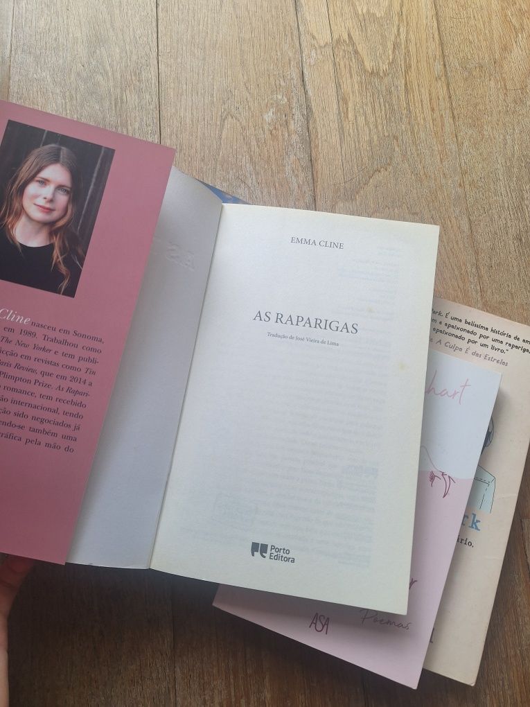 Livros variados.