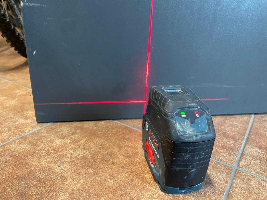 Laser krzyżowy BOSCH GCL 2-15 + stojak BOSCH RM 1