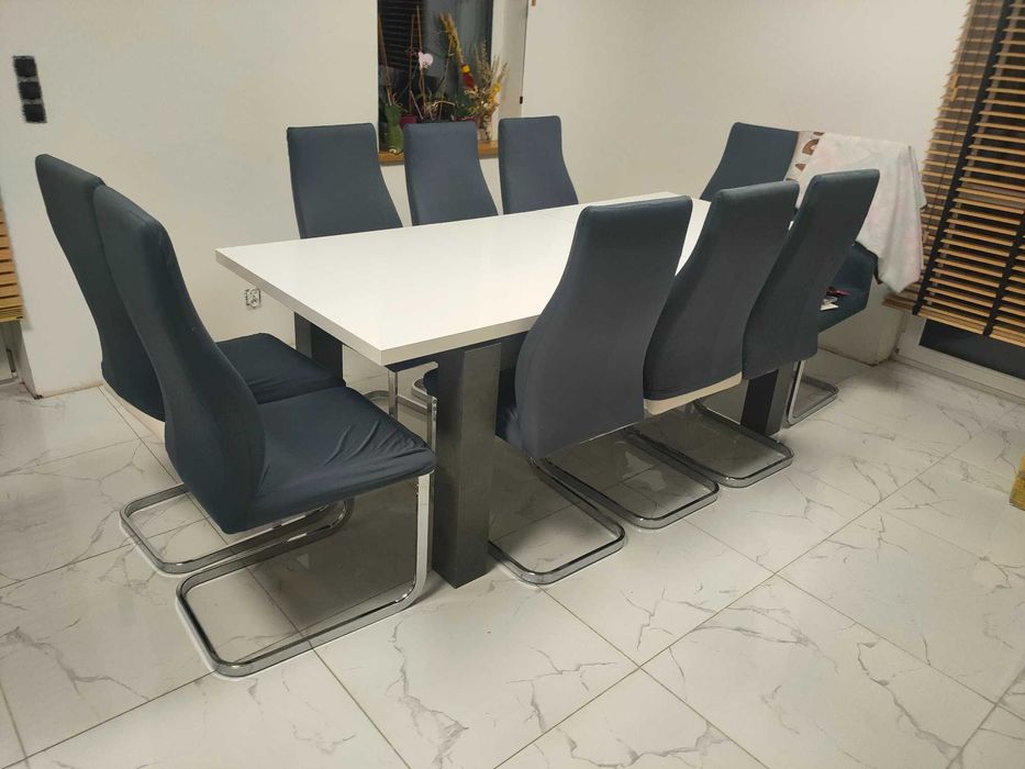 Sprzedam stół do salonu