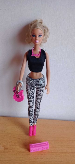 Bonecas Barbie com oferta de revista