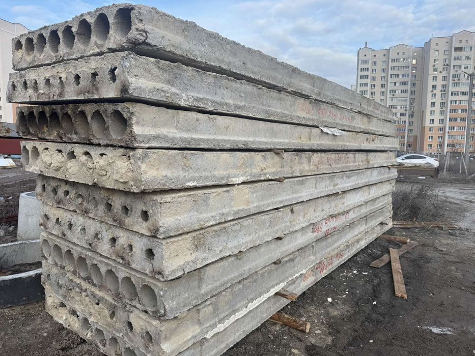 Бій цегли, дроблений бетон, блоки ФБС фундаментні, плити ПК, грунт .