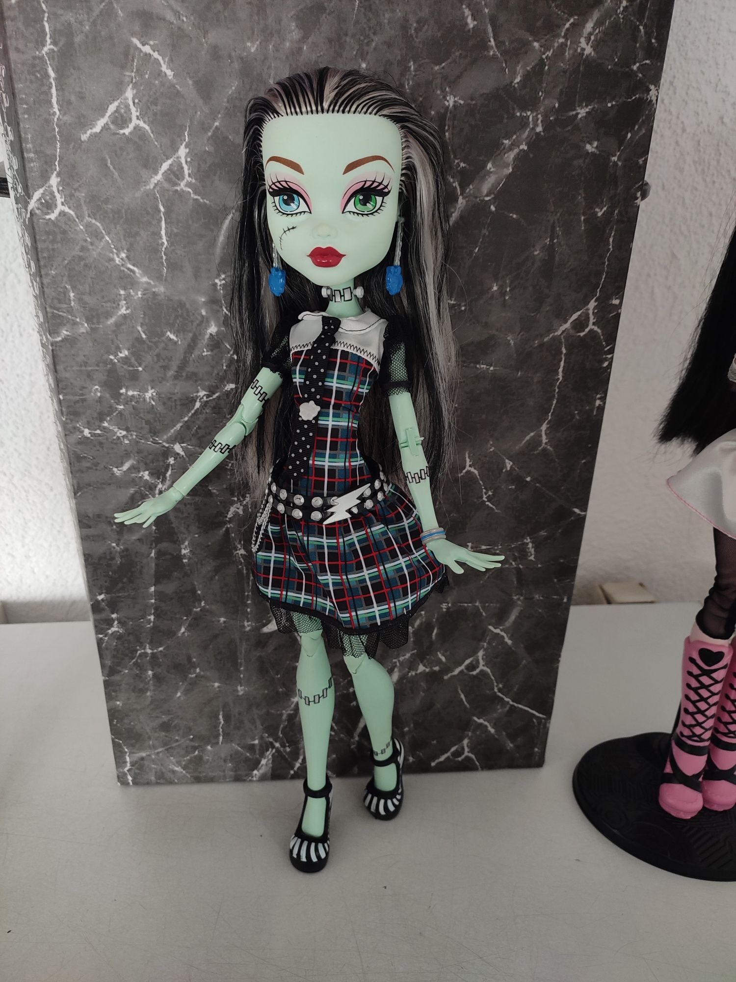 Frightfully tall Monster High Frankie Stein XXL