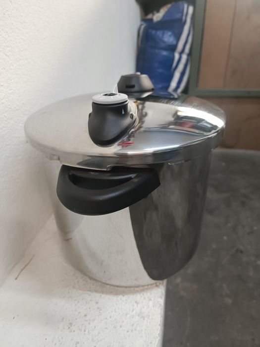 Panela pressão marca casa com muito pouco uso