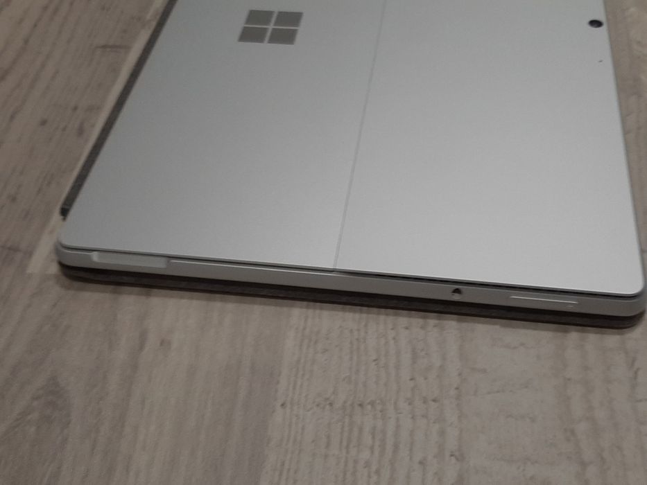 Surface Pro 9 - i7 + Teclado + Sim Pen