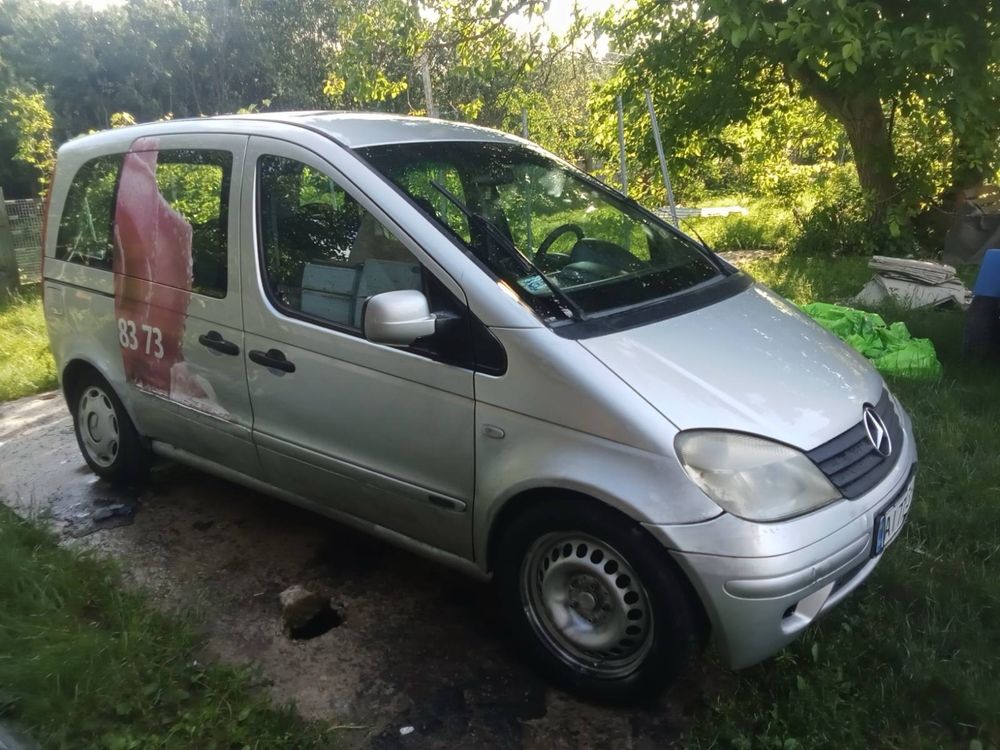 Автомобіль mercedes-benz