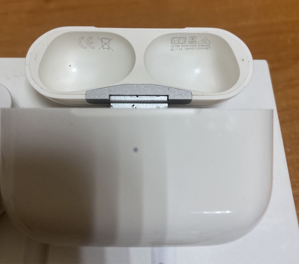 AirPods Pro. Wireless charging Case