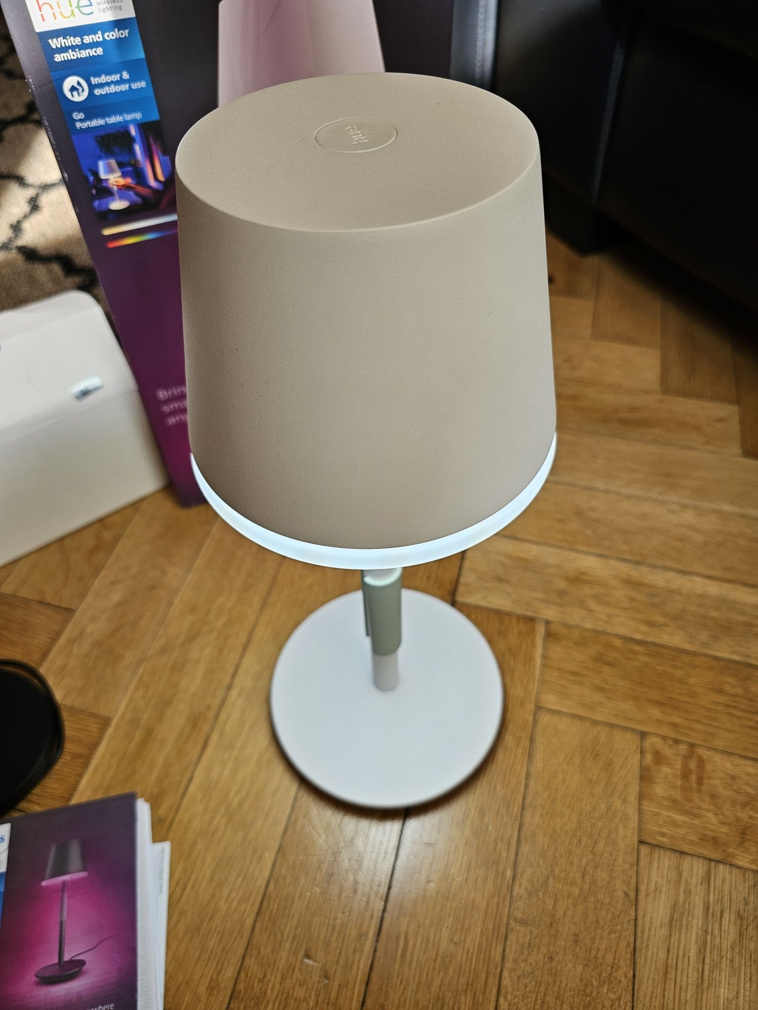 Philips Hue Go Portable Table Lamp White and Colour Ambiance Lampa
