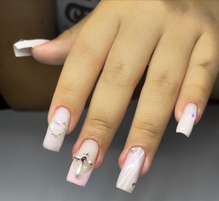 • Манікюр Дніпро