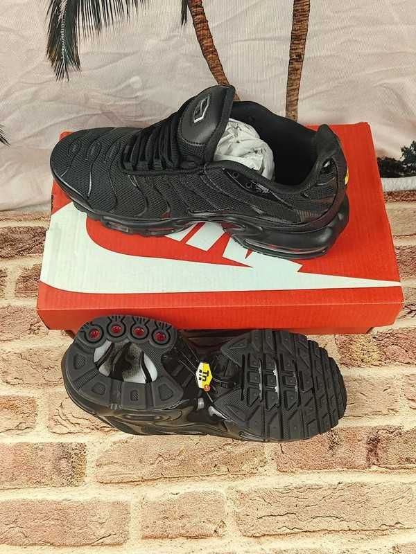 ButyDamskie Nike_Air_Max_Plus_Triple_Black_Uniseks R.37.5