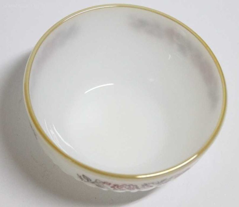 Tigela Termocrisa em vidro branco opalino c/ motivos florais – anos 70