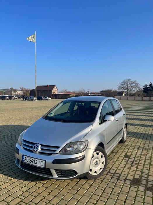 Volkswagen Golf Plus 1.6 МКПП (6-ступка)