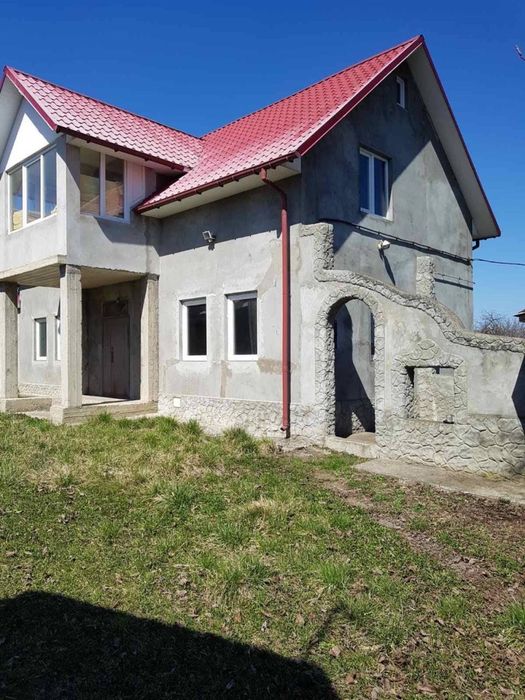 Продається господарство та магазин.