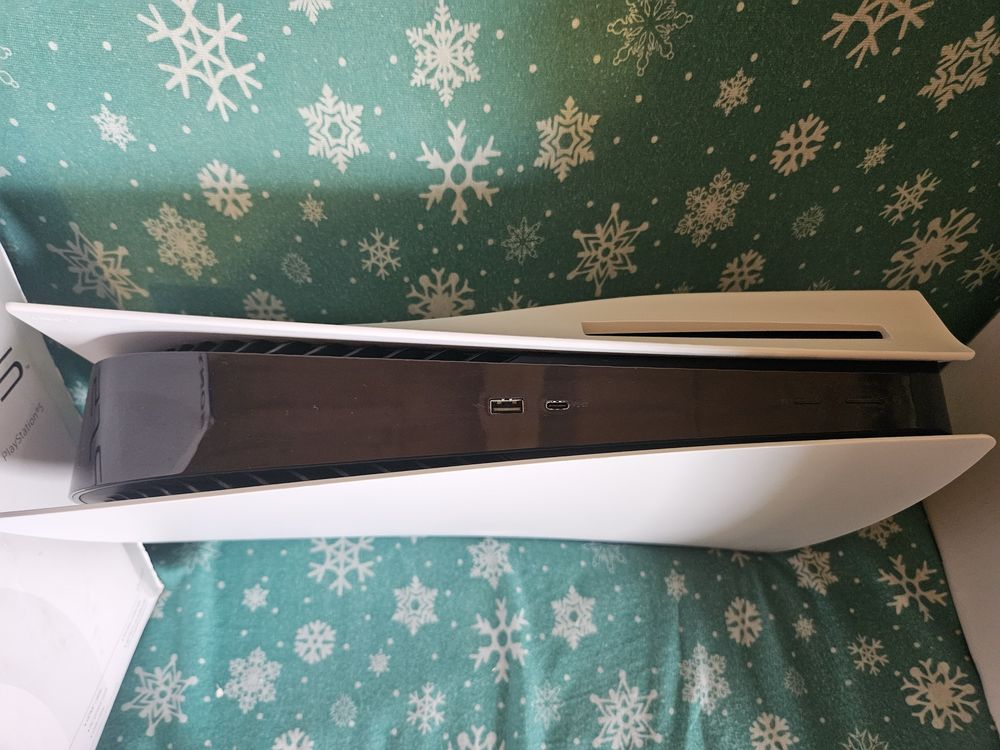 PlayStation 5 PS5 z napędem 825GB