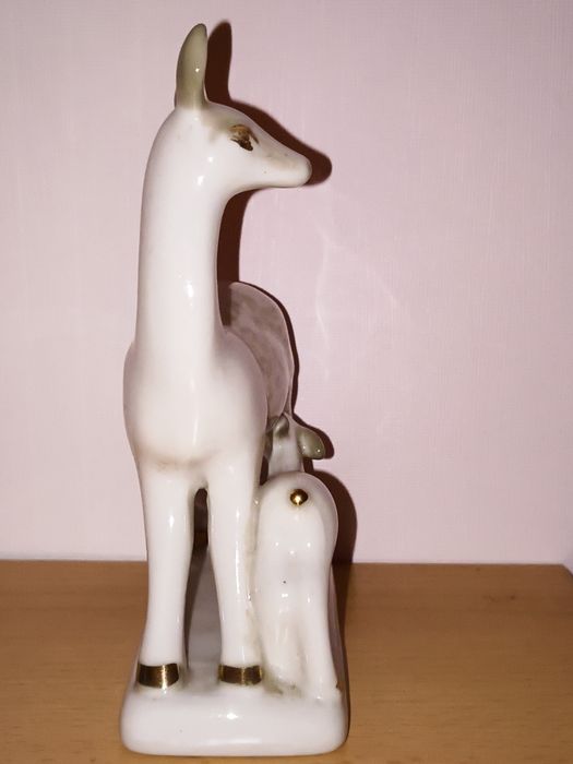 Статуэтка Олениха с олененком