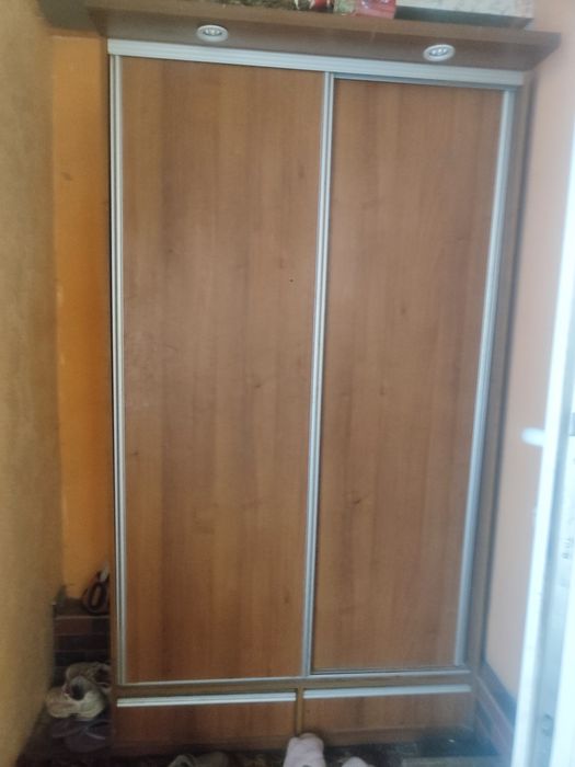 Продаю шафу купе двохдверну1.2/2.2.Стан відмінний.Ціна 4800грн .