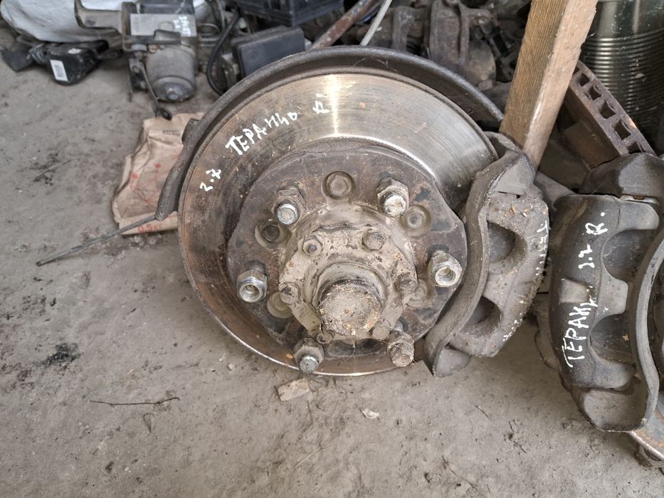 Цапца,Поворотний кулак Nissan Terrano 2 2,7 3.0,Розборка,шрот,запчасті