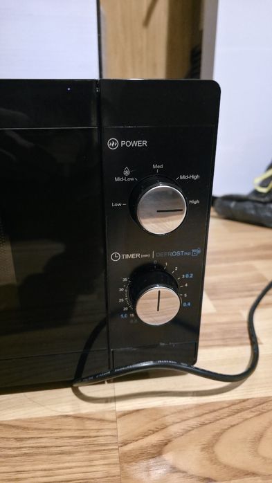 Sharp YC-MS01E – mikrofalówka 20 l, stan jak nowy