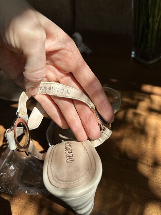 Босоніжки жіночі