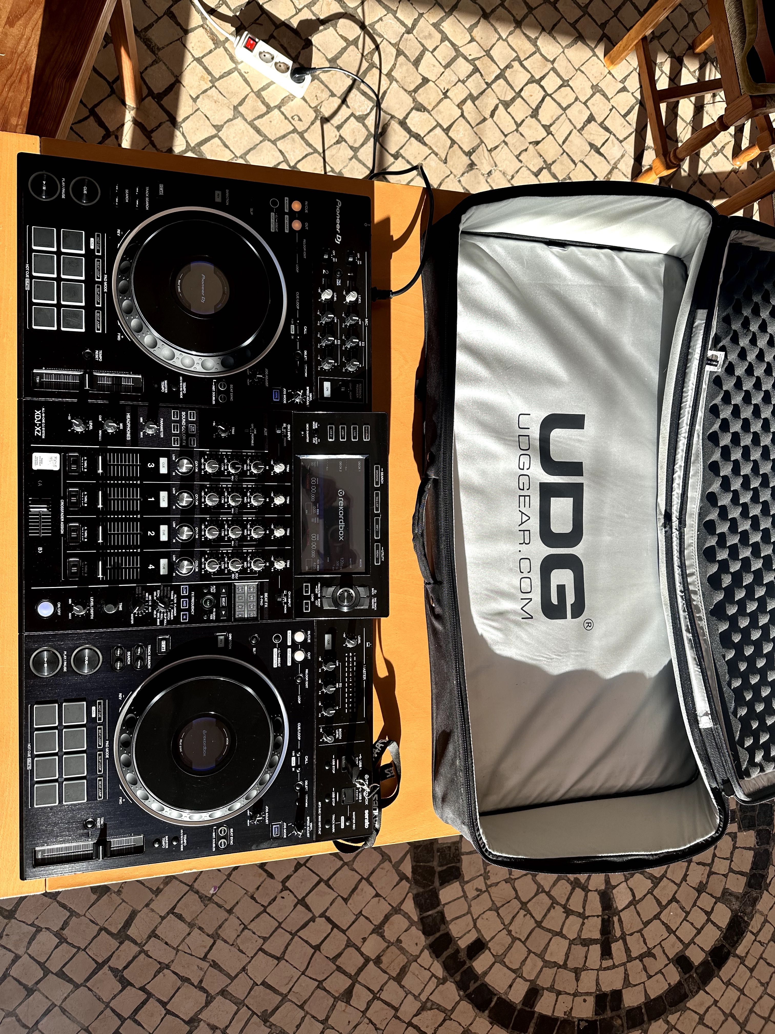 Controladora Pioneer XDJ-XZ (All in one) + Mala UDG