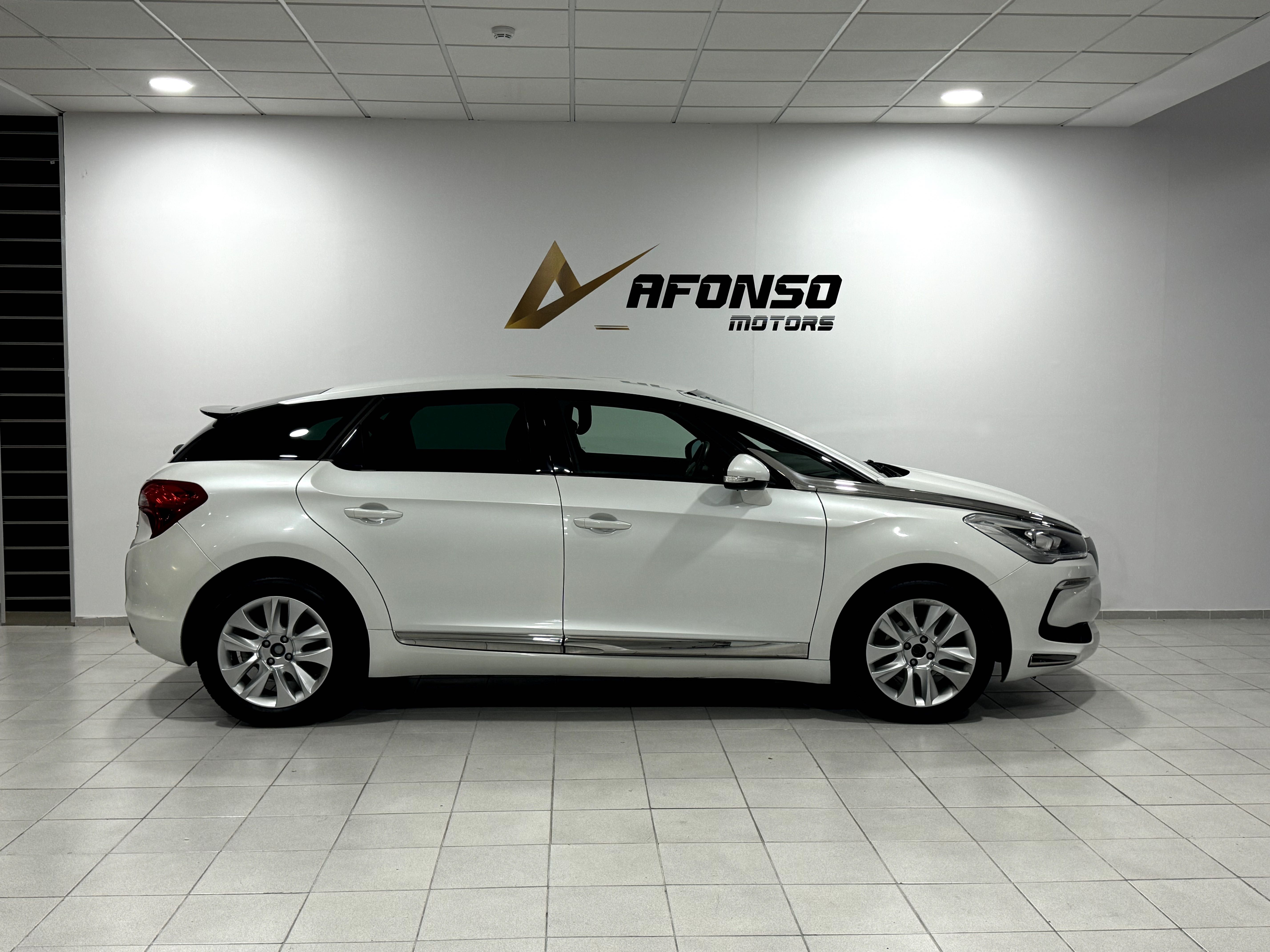 DS5 1.6 BlueHDI 120cv 64.000 Km apenas