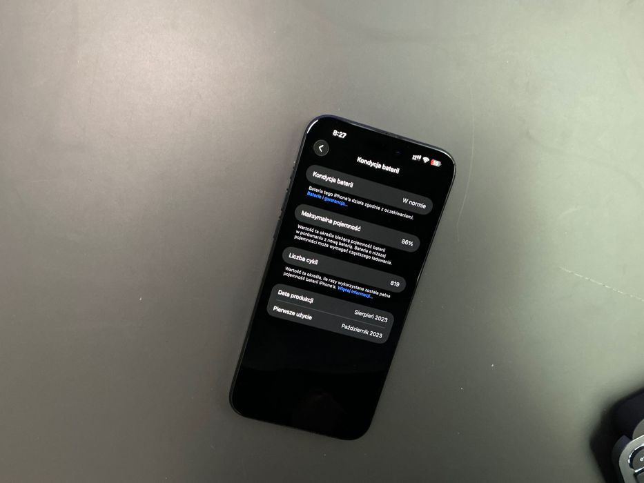 iPhone 15 Pro Max 256GB - pasek jasnych pikseli