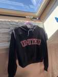 Czarna bluza ,,United” z nadrukiem krótka