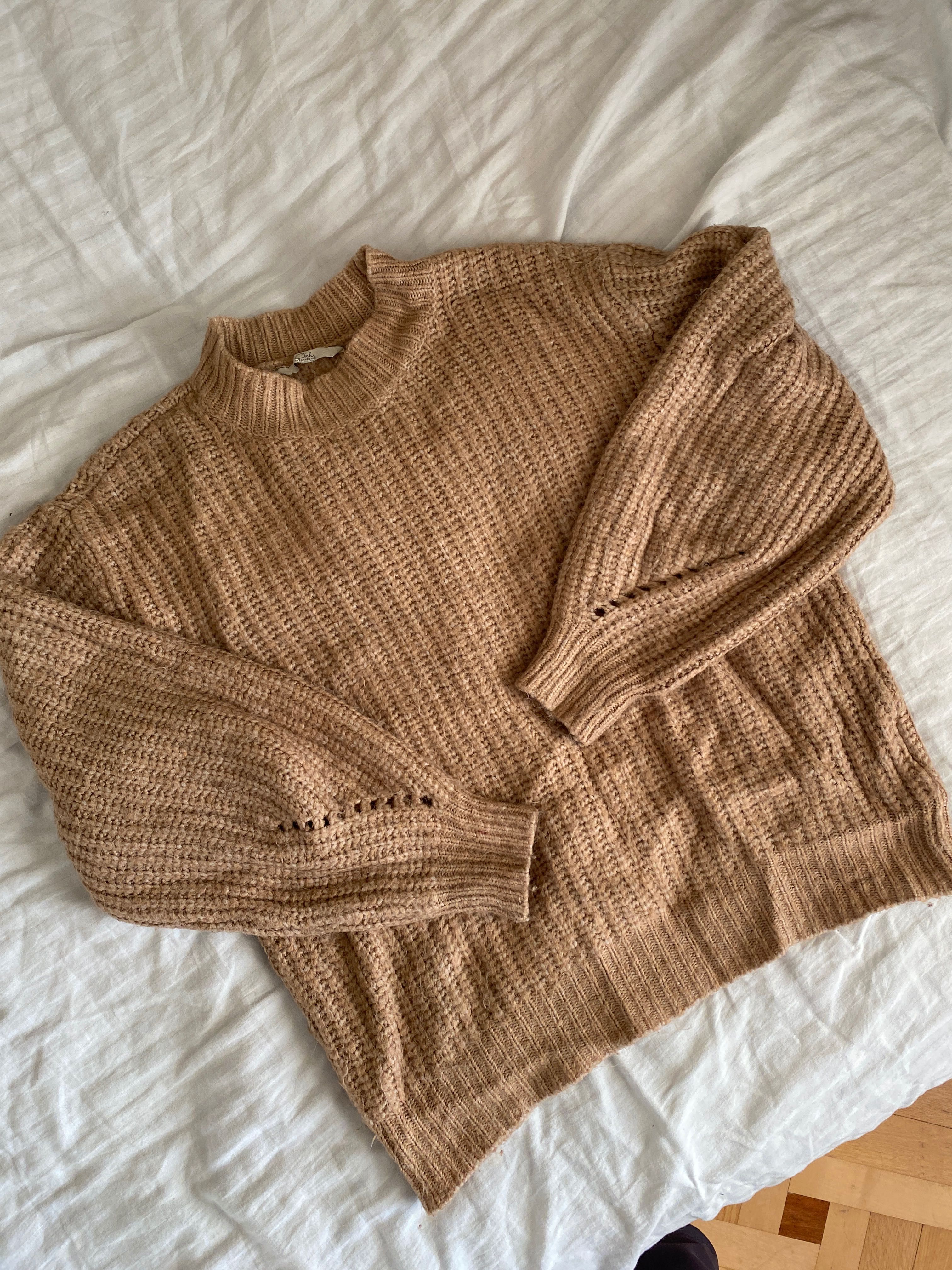 Жіночий однотонний светр
