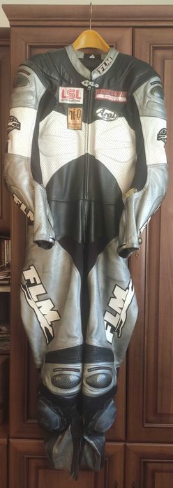 kombinezon jednoczęściowy