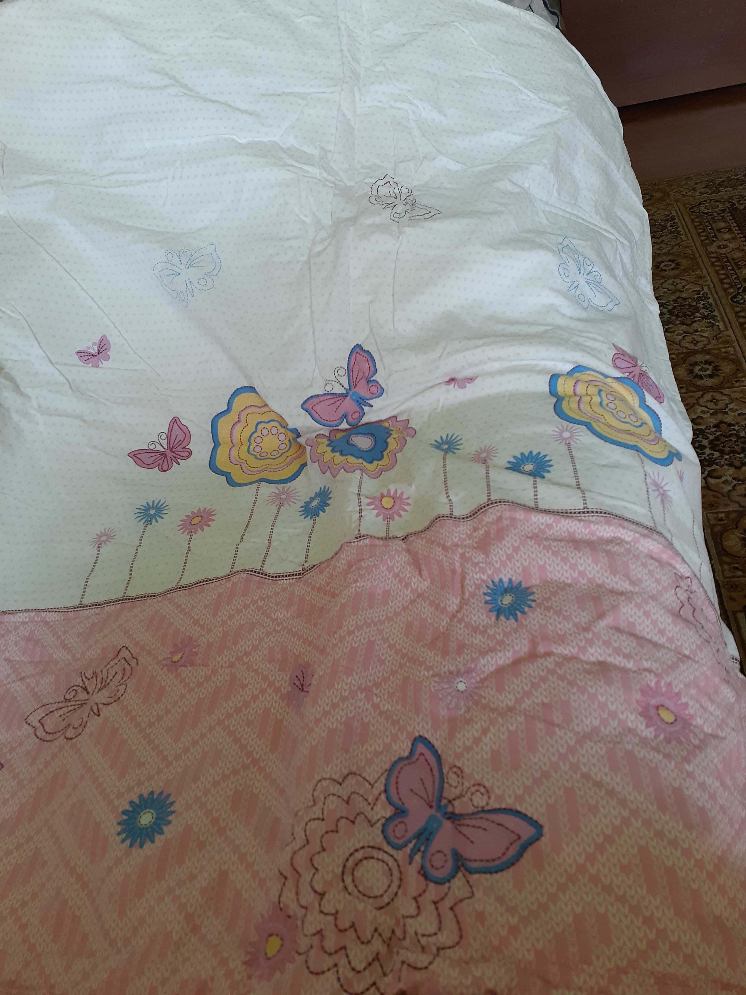 Матрац, одіяльце  та  бортики  з тканини для дитячої кроватки