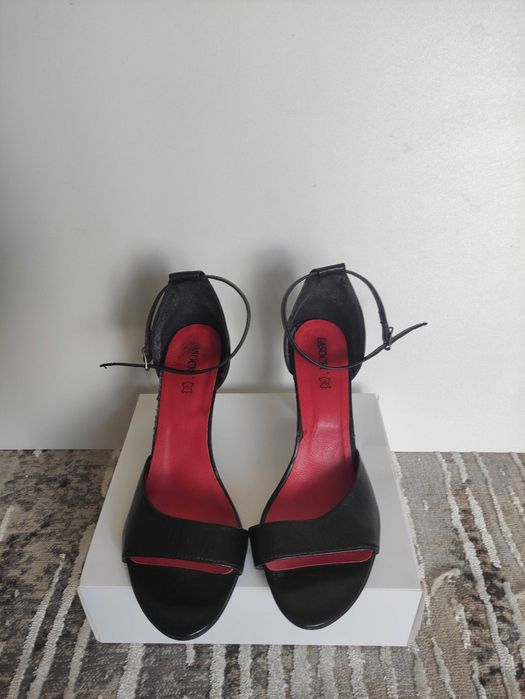 Czarne sandały na obcasie Lasocki r. 40