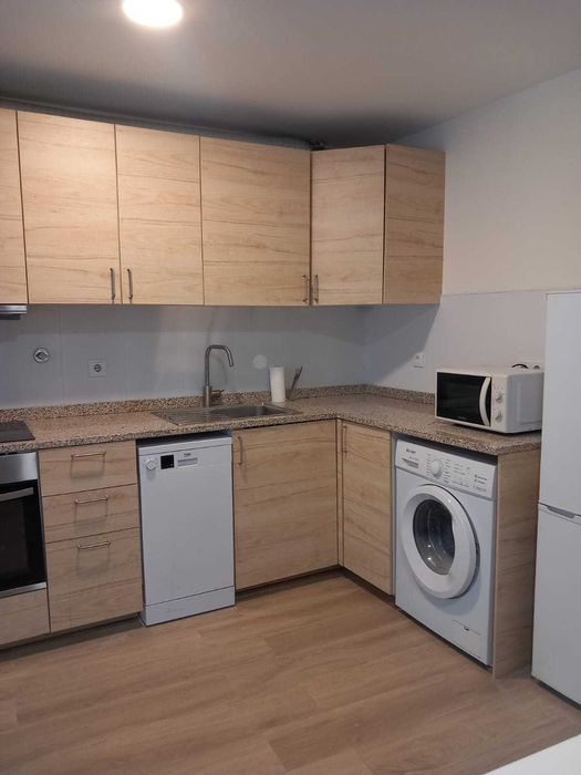 PORTO. Arrenda-se a Estudantes (2-3) APARTAMENTO T1 e ESTÚDIO