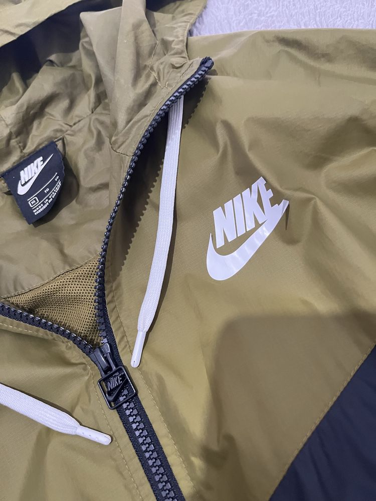 Nike r. XL meska kurtka przeciwdeszczowa czarna khaki