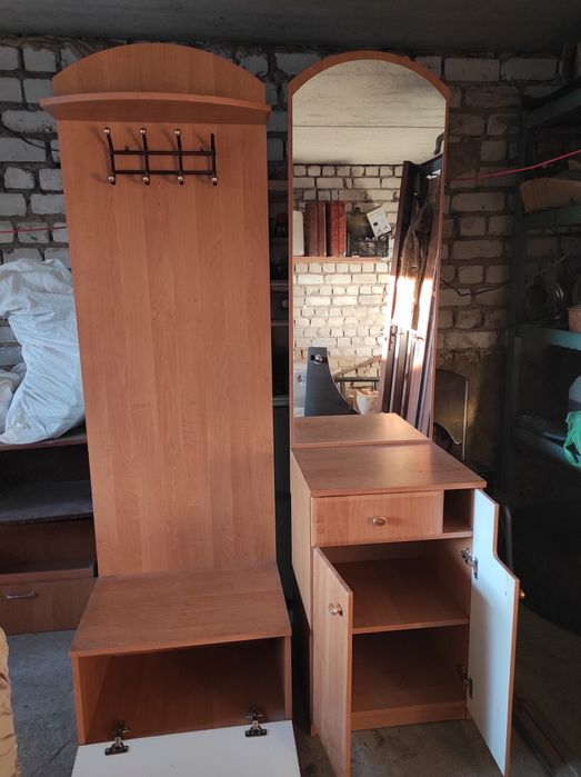 Продам прихожу (1500 за секцію)