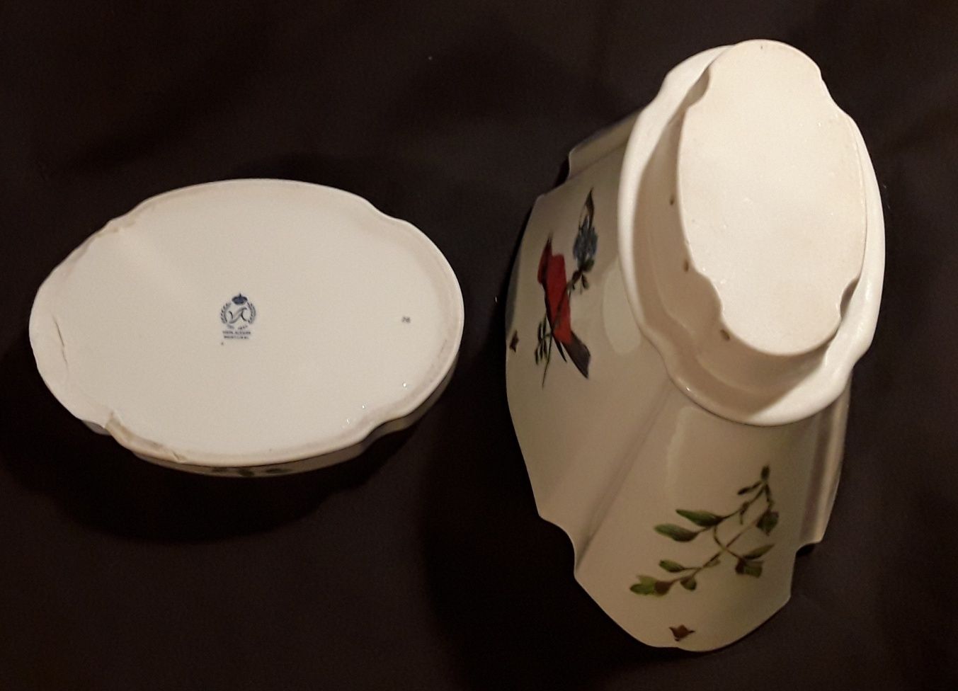 Jarra antiga em porcelana da Vista Alegre (em duas peças)