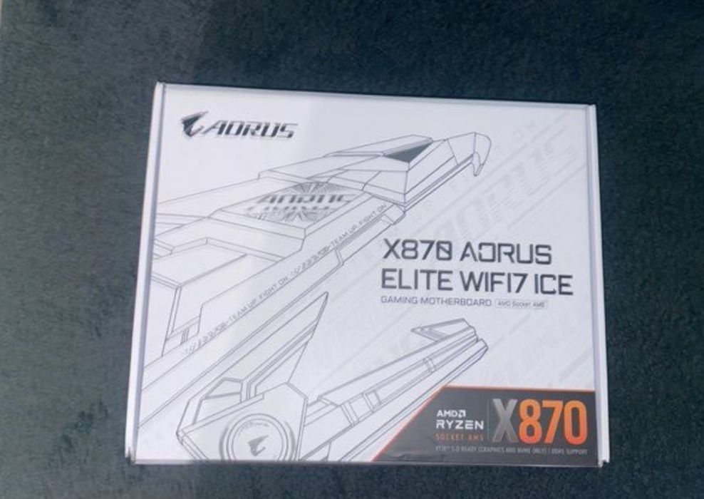 COMBO PODEROSO; AORUS X870-E WiFi Ice +AMD Ryzen 7 7800x3d