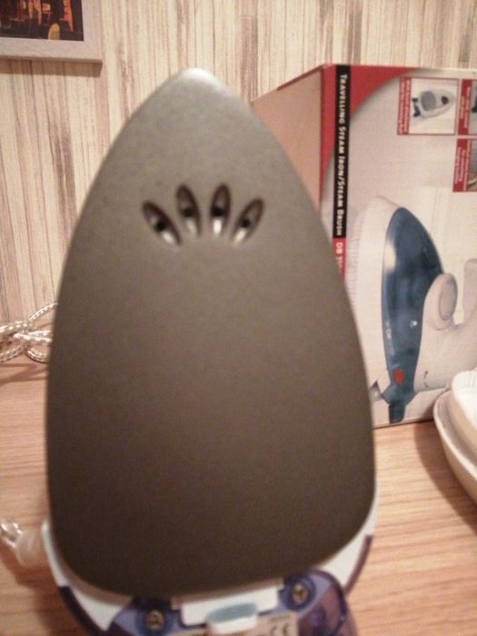 Паровой утюг  Clatronic