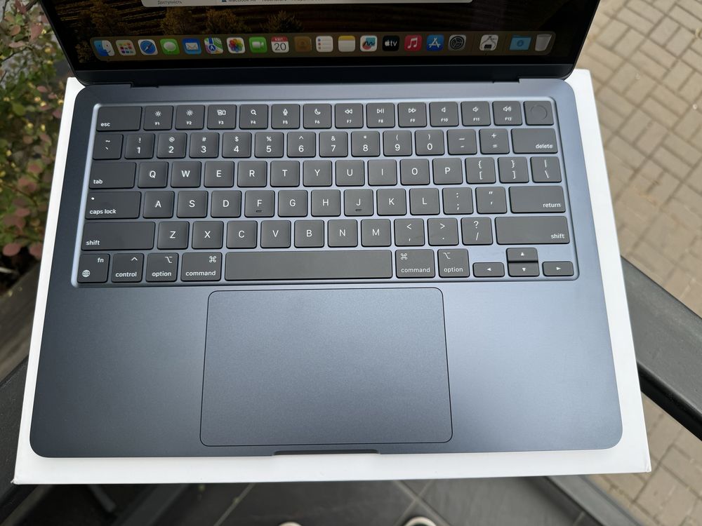 Macbook Air 13,6 2022 M2 8/256gb Midnight ідеальний 2 цикли